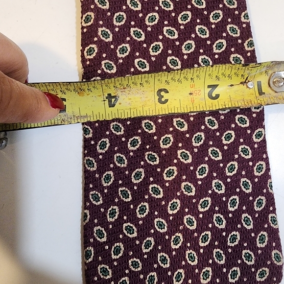 Abercrombie and Fitch Burgundy 100% Silk Tie - Picture 7 of 7